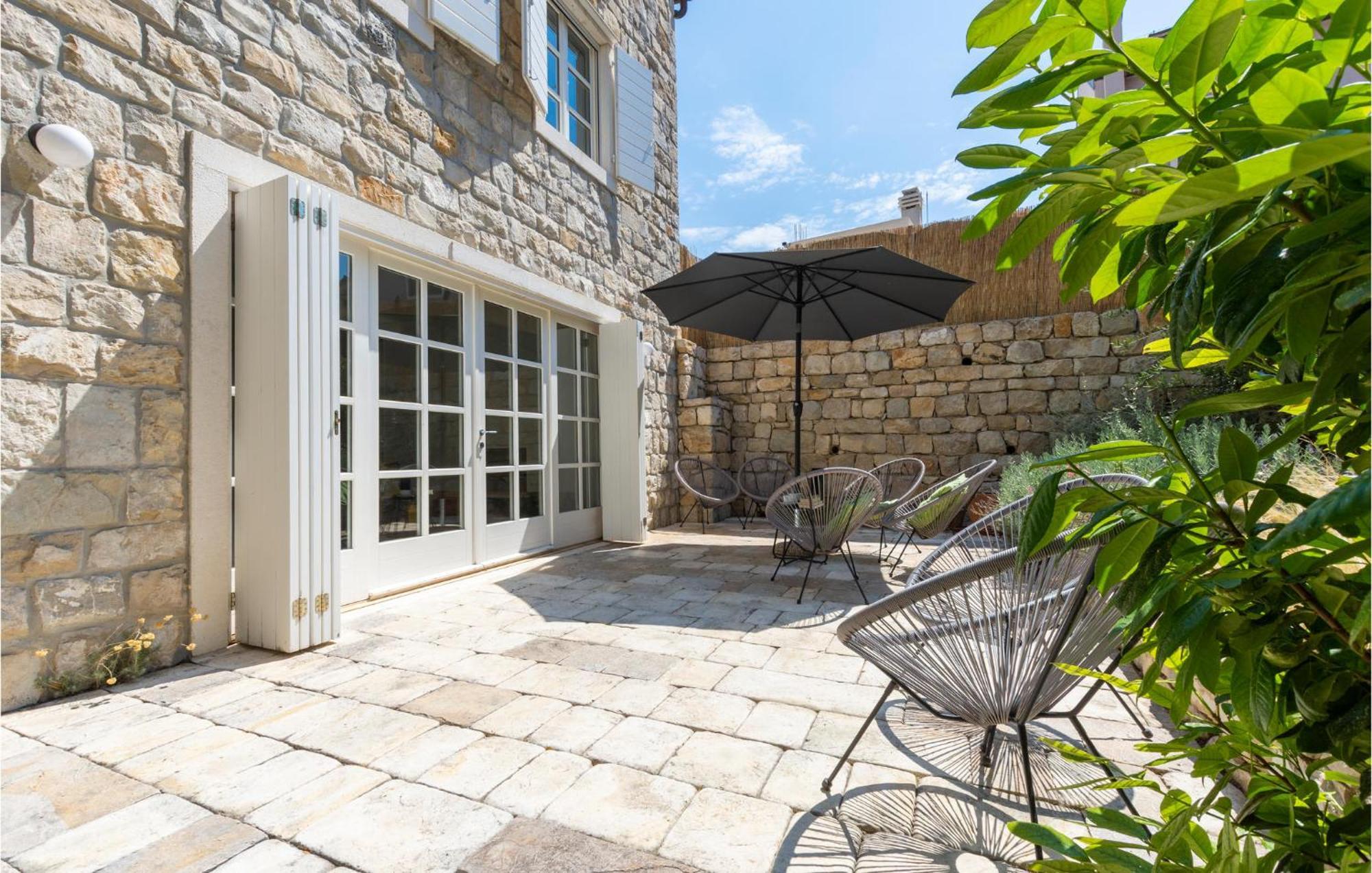 Stunning Home In Split With Outdoor Swimming Pool Zewnętrze zdjęcie