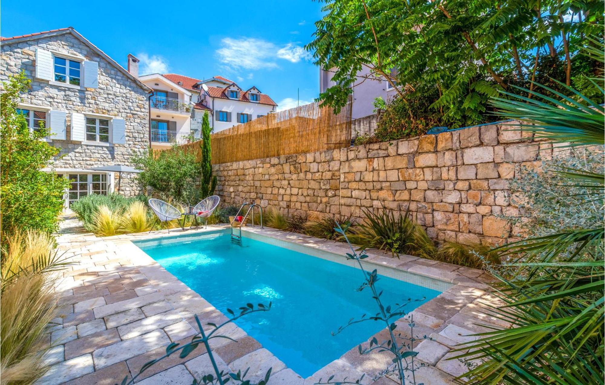 Stunning Home In Split With Outdoor Swimming Pool Zewnętrze zdjęcie